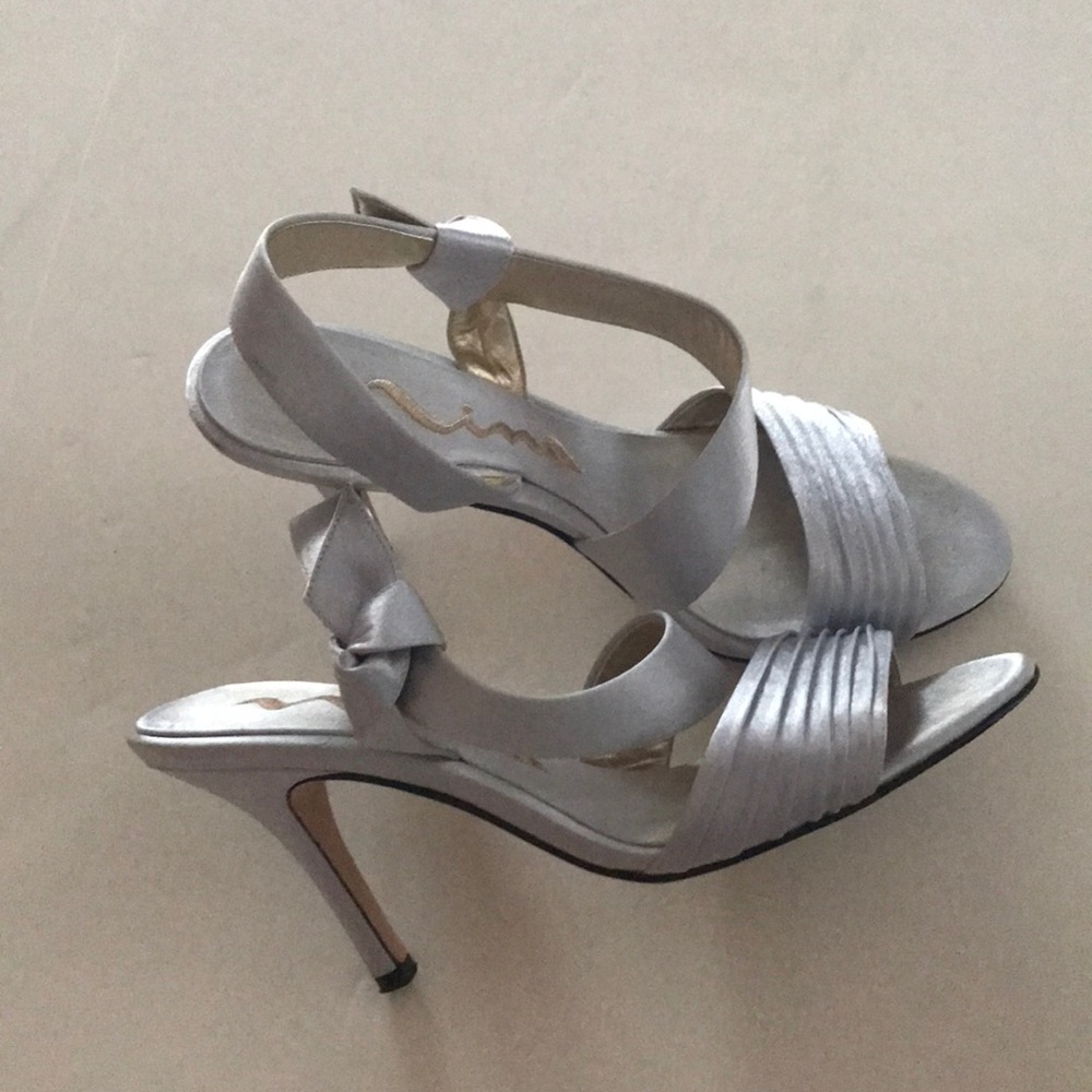 Nina Silver Royal Sandals Size 8